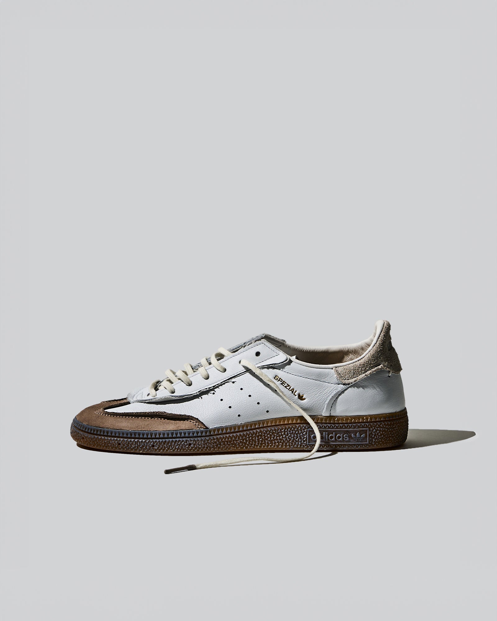 INVINCIBLE® x adidas Consortium Handball Spezial White