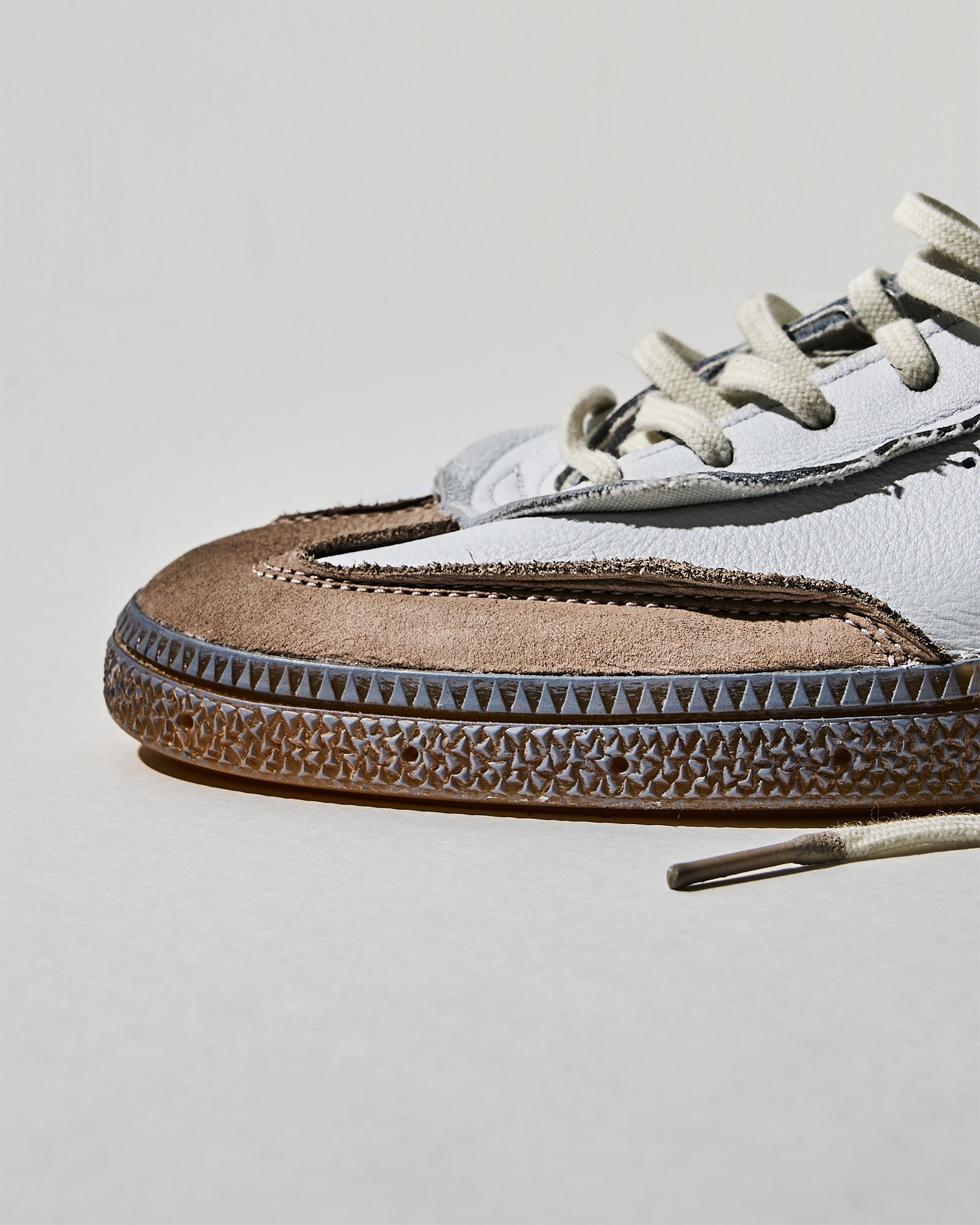 INVINCIBLE® x adidas Consortium Handball Spezial White