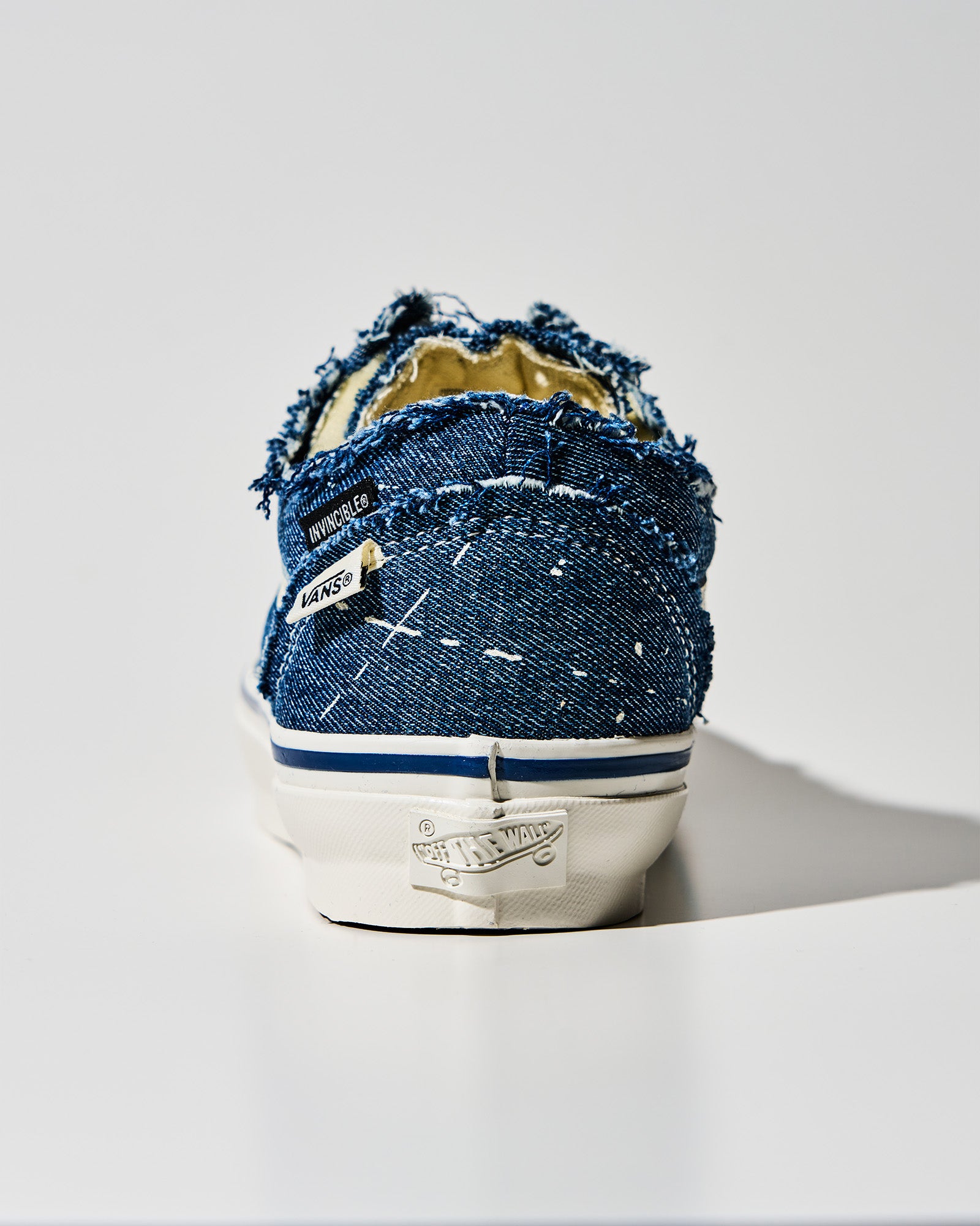 LX OLD SKOOL FRAYED – INVINCIBLE | Official Website